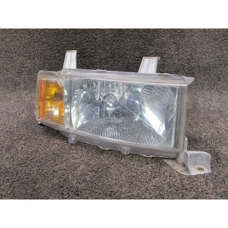 04-06 TOYOTA SCION XB FRONT RIGHT PASS SIDE HALOGEN HEADLIGHT ASSEMBLY OEM