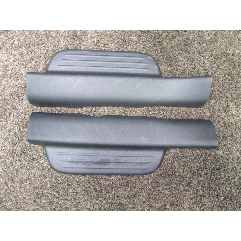 04-06 TOYOTA SCION XB REAR RIGHT & LEFT SIDE DOOR SILL SCUFF PLATE SET OEM