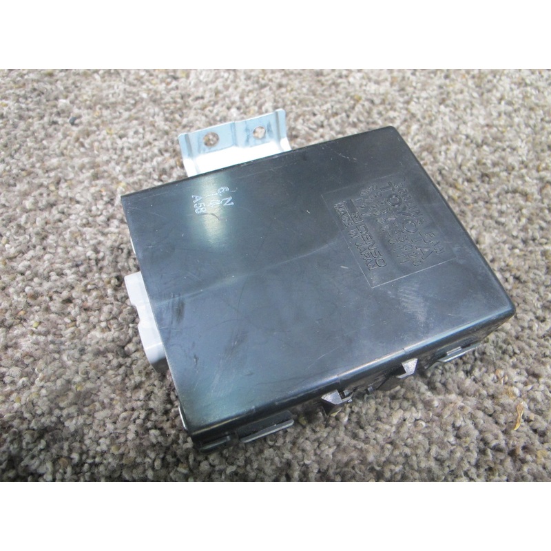 1992-1996 Lexus ES300 Cooling Fan Relay Control Module 89257-33020 OEM