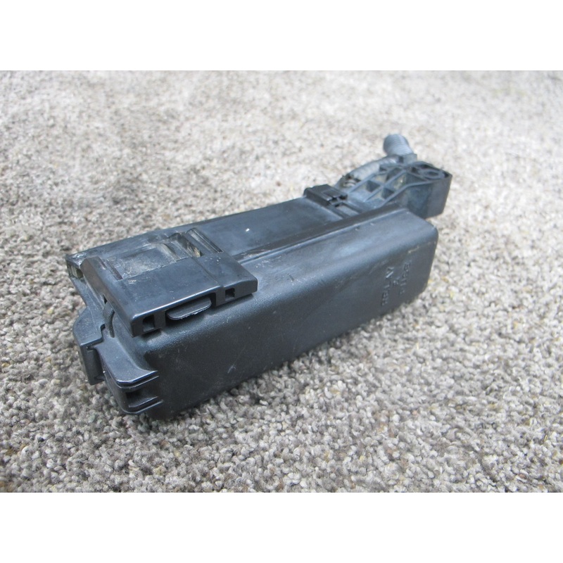 92-96 LEXUS ES300 3VZFE ENGINE FUSE RELAY BOX W/ COVER OEM