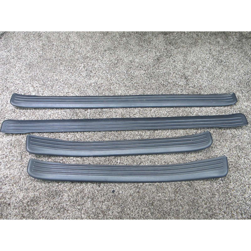 92-96 LEXUS ES300 DOOR FOOT ROCKER PANEL TRIM MOLDING SCUFF SILL MOLDING SET OEM