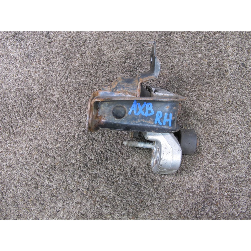 2004-2006 Scion xB Right Engine Motor Mount OEM
