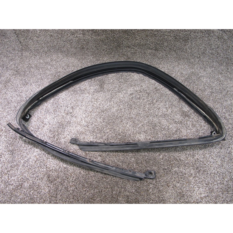 02-05 FORD THUNDERBIRD FRONT WINDSHIELD WEATHERSTRIP RUBBER SEAL OEM