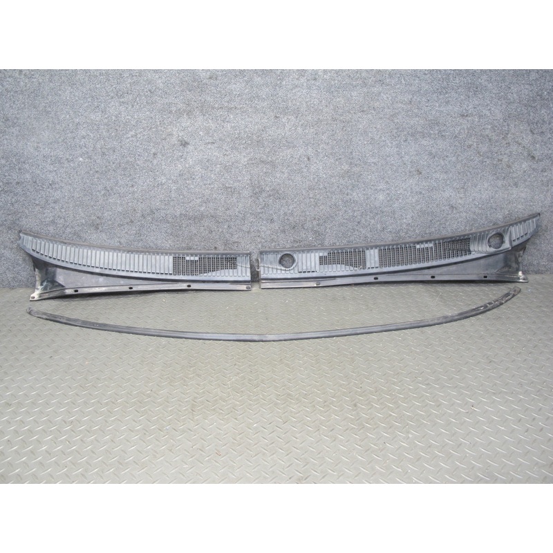 1998-2007 Lexus UZJ100L LX470 Front Windshield Left & Right Vent Cowl Seal Set