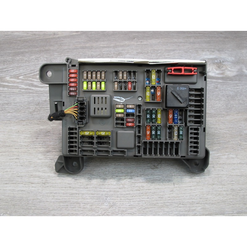 2008-2014 BMW E71 E72 X6 Rear Power Distribution Fuse Relay Box 6931687