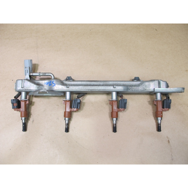 08-09 LEXUS UVF46 LS600hL LEFT SIDE UPPER FUEL RAIL W INJECTOR SET OEM