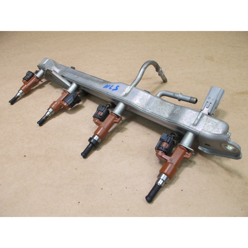 08-09 LEXUS UVF46 LS600hL RIGHT SIDE UPPER FUEL RAIL W INJECTOR SET OEM