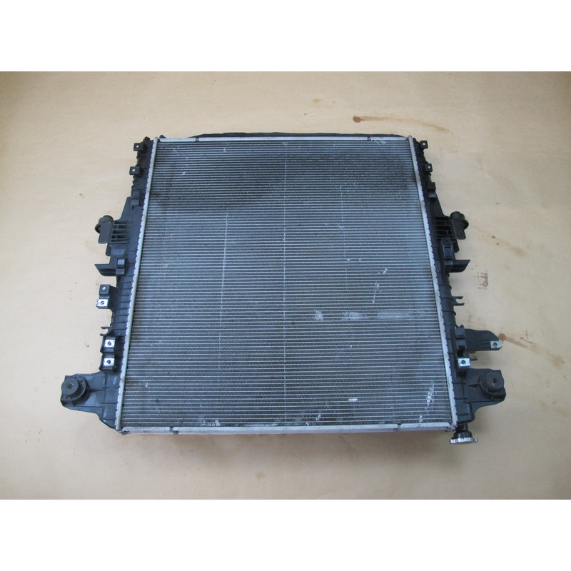 2011-2013 INFINITI QX56 5.6L V8 ENGINE MOTOR COOLING RADIATOR