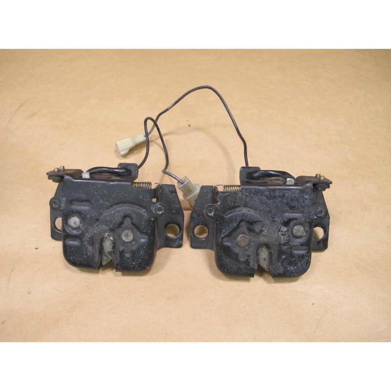 86-88 MAZDA RX7 SET OF 2 RIGHT & LEFT TRUNK LOCK LATCH OEM