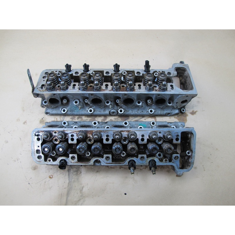 86-91 MERCEDES W126 C126 560SEC SET OF 2 LEFT & RIGHT CYLINDER HEAD OEM