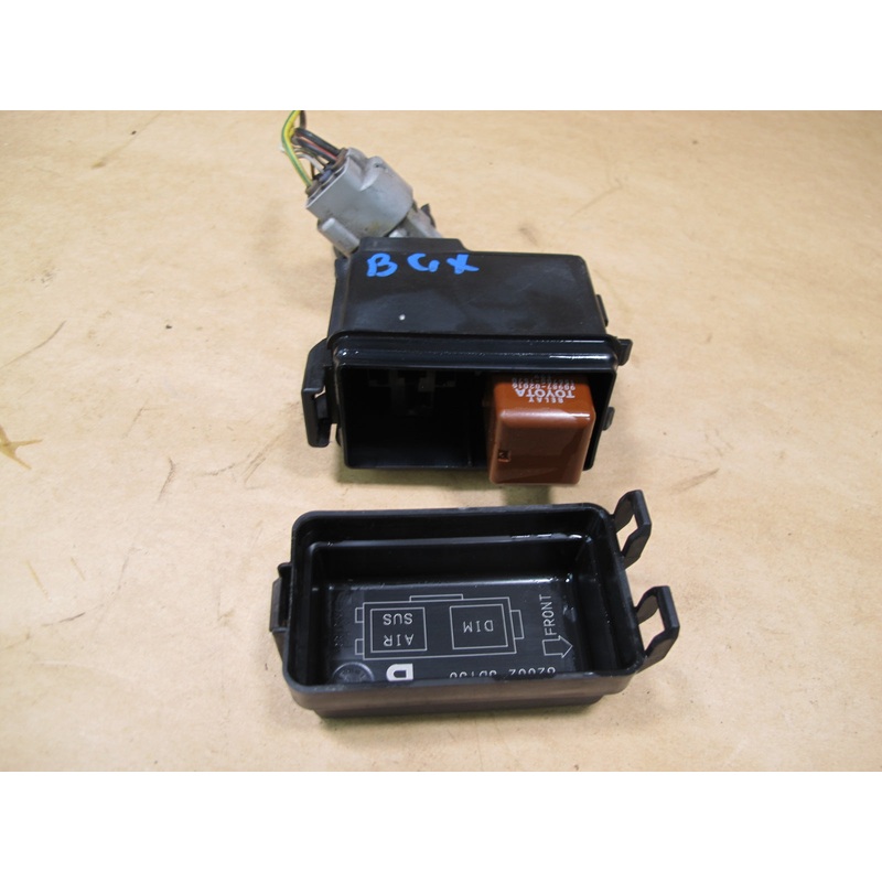 2003-2009 LEXUS UZJ120L GX470 ENGINE BAY AIR SUSPENSION SMALL FUSE RELAY BOX
