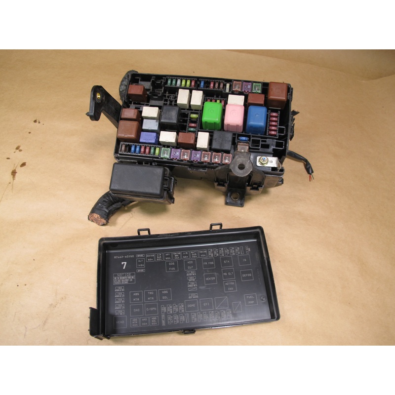 2003-2009 LEXUS UZJ120L GX470 ENGINE BAY FUSE RELAY BOX