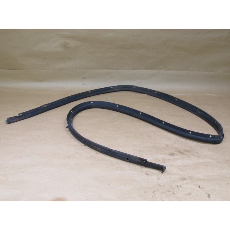 73-85 MERCEDES R107 REAR HARDTOP WEATHERSTRIP RUBBER SEAL OEM