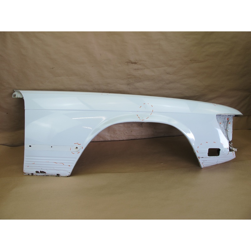 73-85 MERCEDES R107 FRONT RIGHT FENDER SHELL PANEL COVER OEM