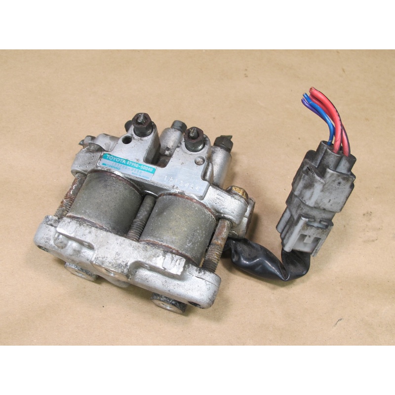95-96 LEXUS UCF20 LS400 BRAKE TRACTION ACTUATOR MODULE 47990-50040 OEM