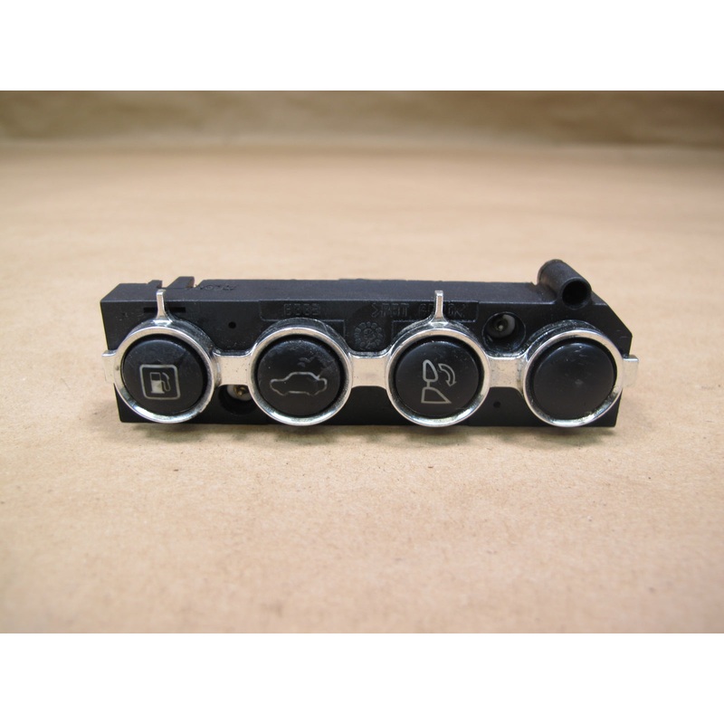 05-06 Maserati Quattroporte M139 Gas Fuel Trunk Headrest Control Switch OEM