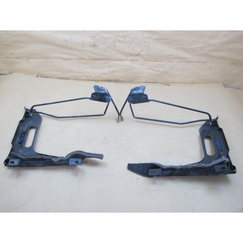 07-10 Saturn SKY Set of 2 Front Left & Right Fender Upper Bracket Support OEM