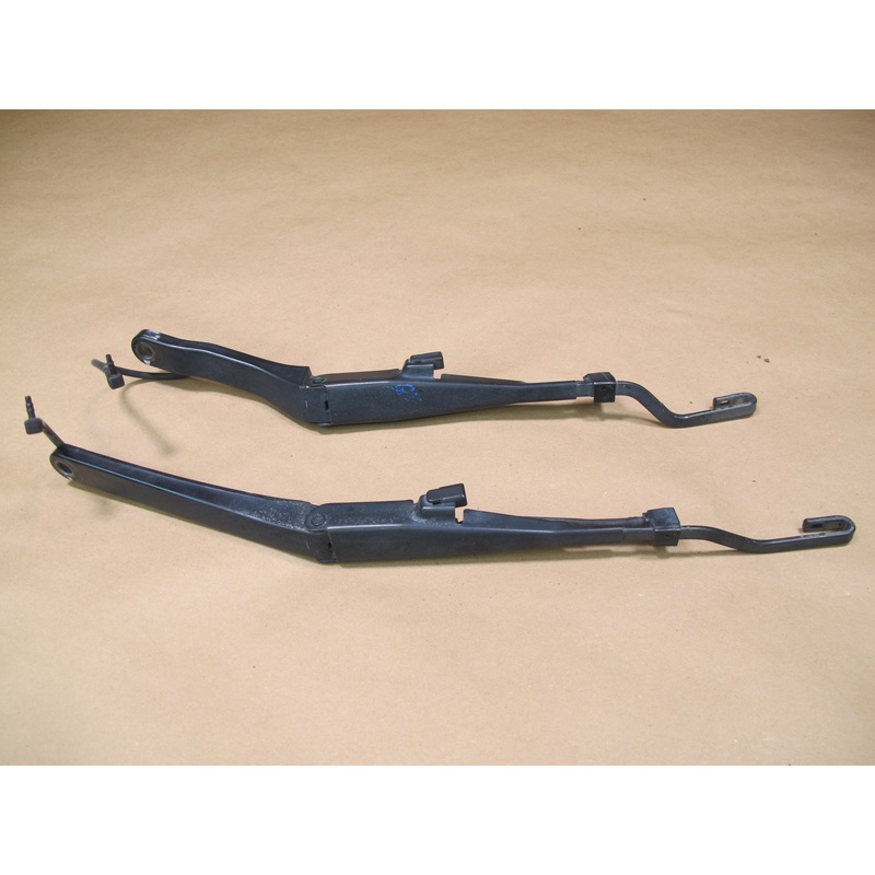 07-10 Saturn SKY Set of 2 Left & Right Windshield Wiper Arm w Spray Nozzle OEM