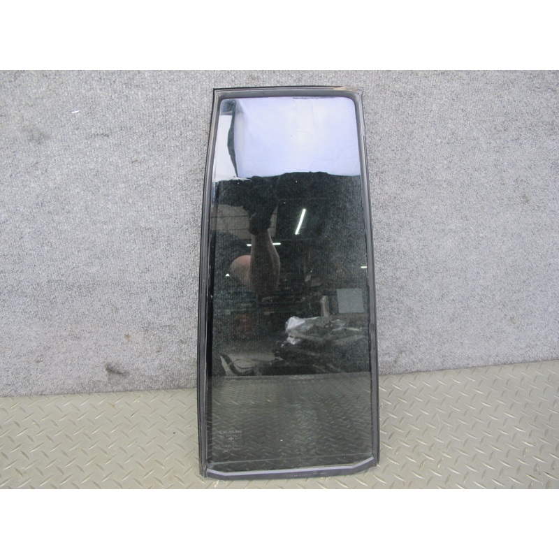 1998-2007 Lexus J100 LX470 Rear Right Side Door Vent Fixed Glass Window