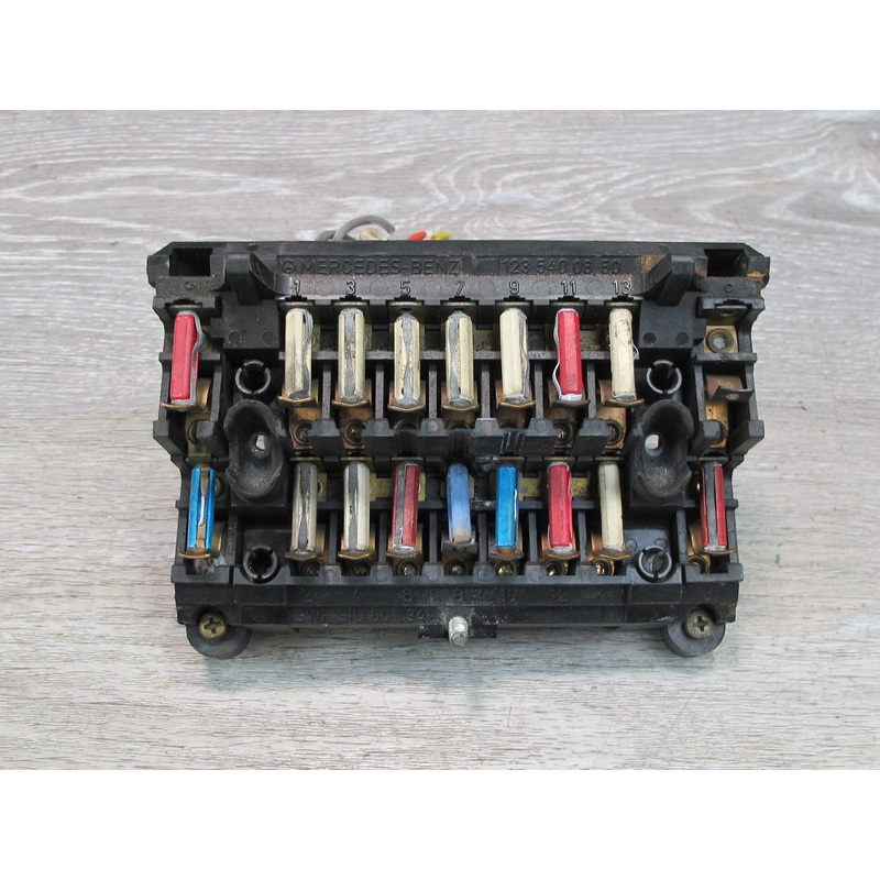 75-85 Mercedes W123 Power Distribution Fuse Relay Box 1235400650 OEM