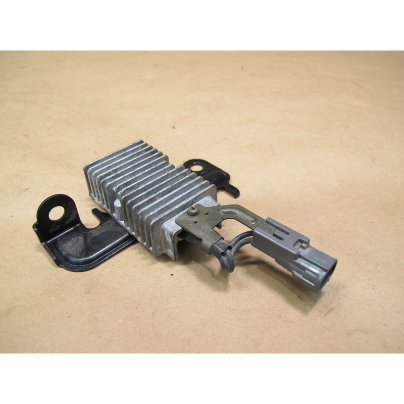 1998-2007 Lexus UZJ100L LX470 Fuel Pump Resistor Module 23080-50061