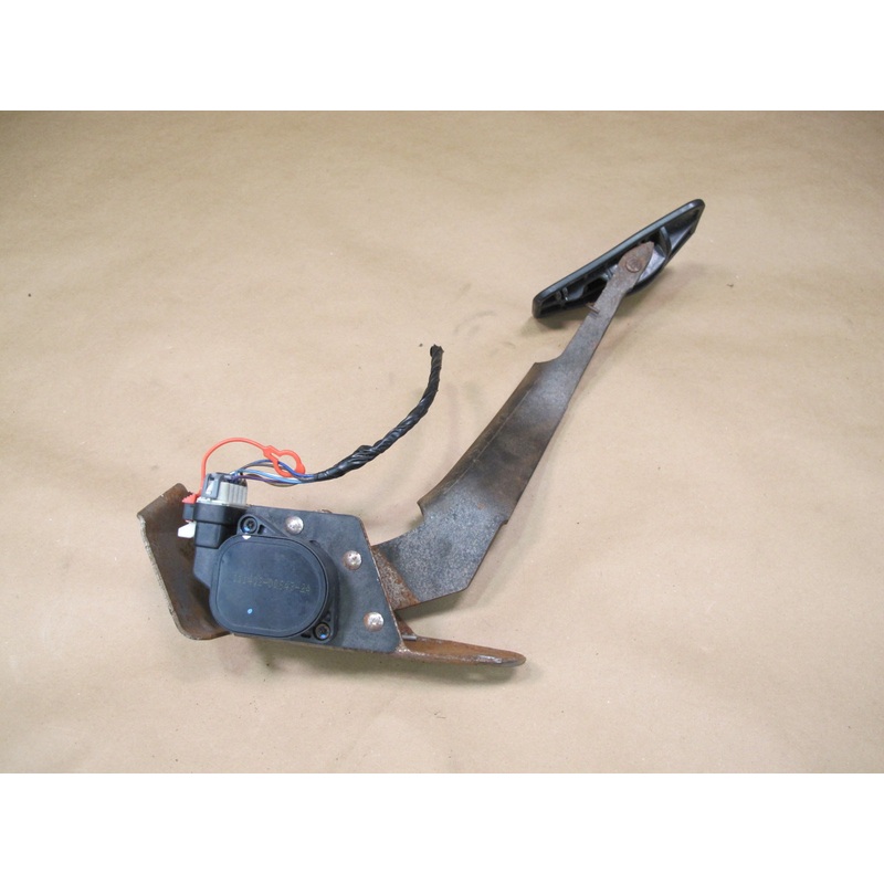 2003-2007 Hummer H2 Accelerator Gas Pedal Throttle Sensor