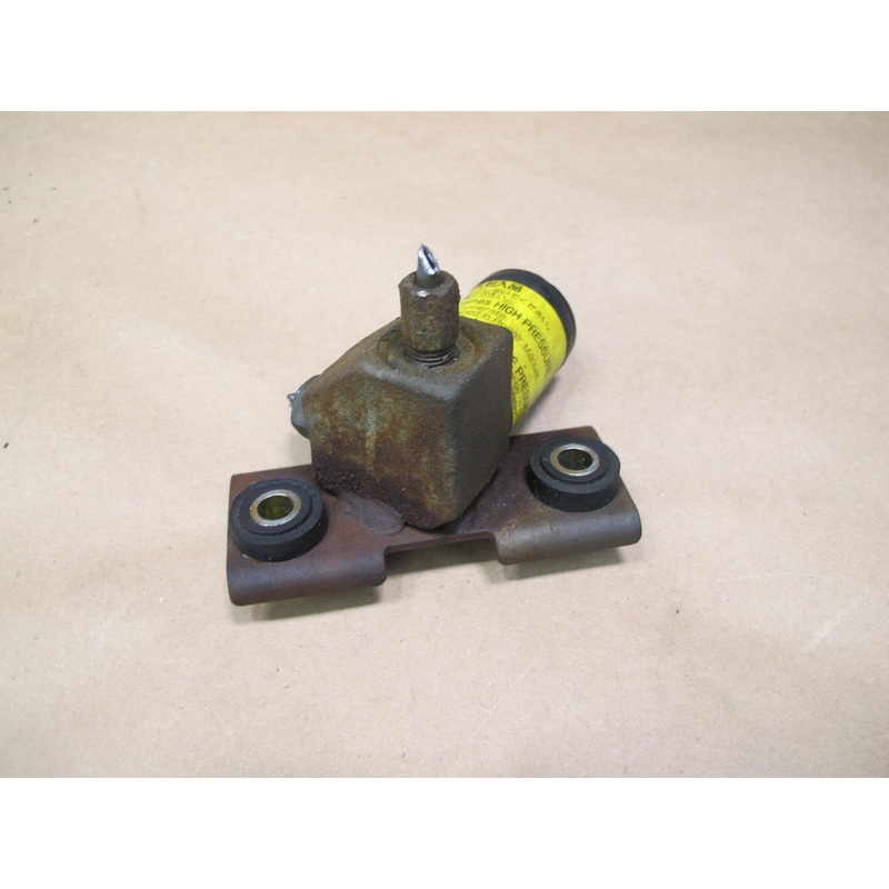2003-2007 Lexus UZJ100L LX470 Height Control Pressure Accumulator