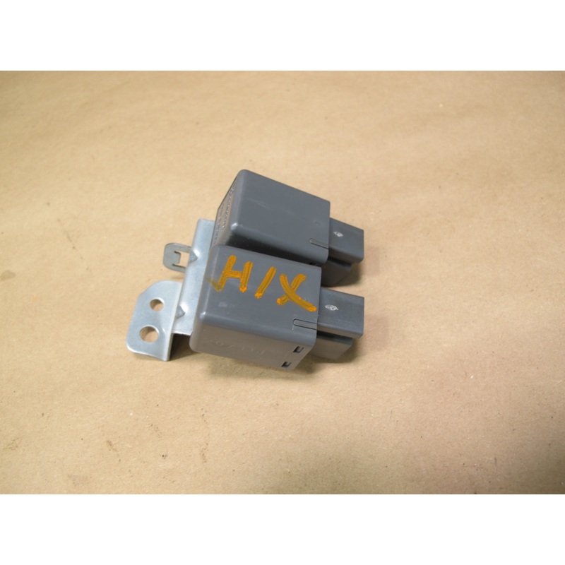 2011-2017 Infiniti QX56 QX80 Power Window Circuit Breaker Relay Module