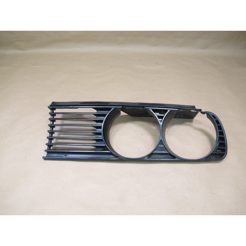 87-91 BMW E30 3-SERIES Front Left Headlight Grille Trim Cover 1945885 OEM
