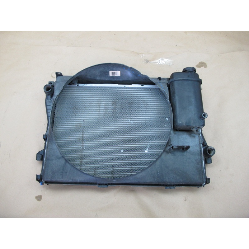 99-03 BMW E39 5-SERIES M62 Engine Motor Cooling Radiator W/ Shroud OEM