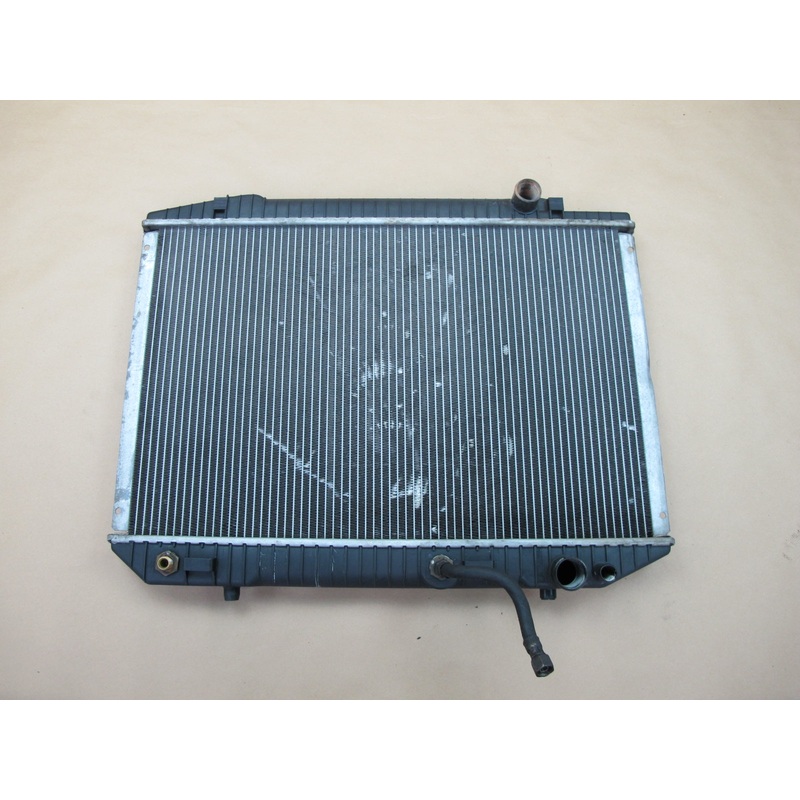 86-89 Mercedes W126 560SL 560SEC 560SEL M117 Engine Cooling Radiator OEM