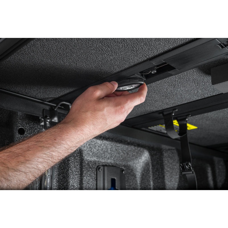 Extang 14-22 Toyota Tundra w/o Rail Sys. (5ft. 7in. Bed) Solid Fold ALX